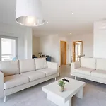 Apartment Serene View - By Sch *